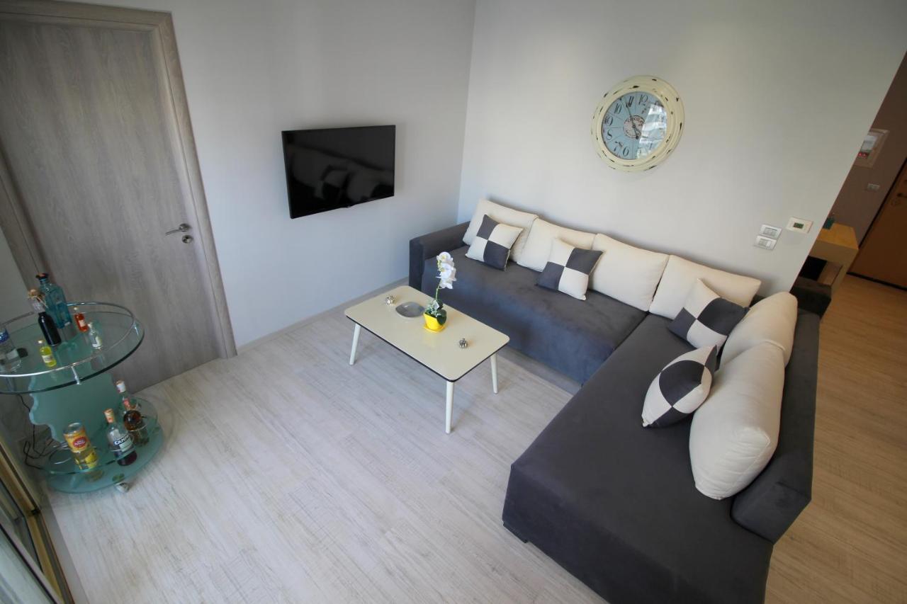 Luxury Seafront Apartments ซารานเดอ ภายนอก รูปภาพ