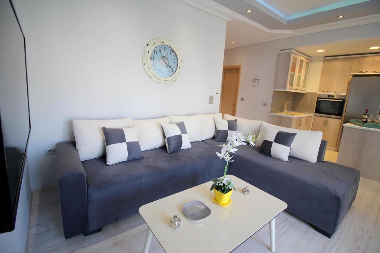 Luxury Seafront Apartments ซารานเดอ ภายนอก รูปภาพ